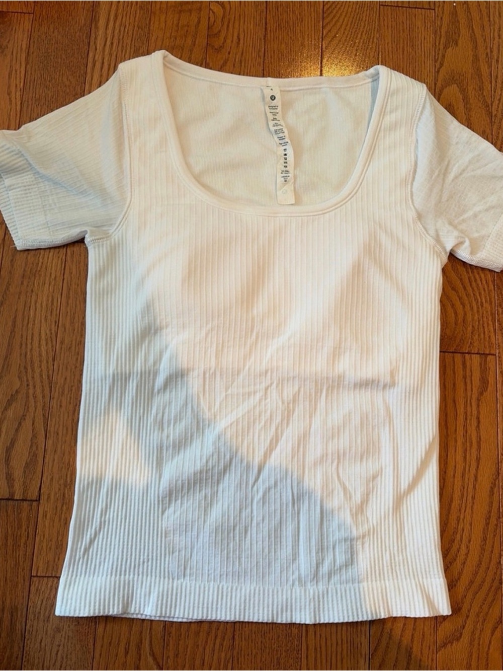 Lululemon Ribbed Scoop Neck Short Sleeve Built-In Bra Top Size 4 - [White]